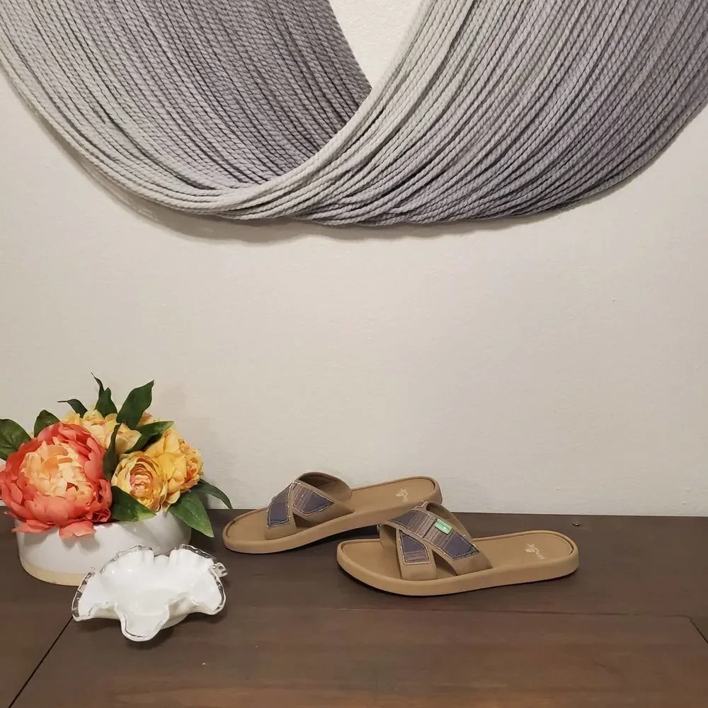 Sanuk Flip Flops Sz 9